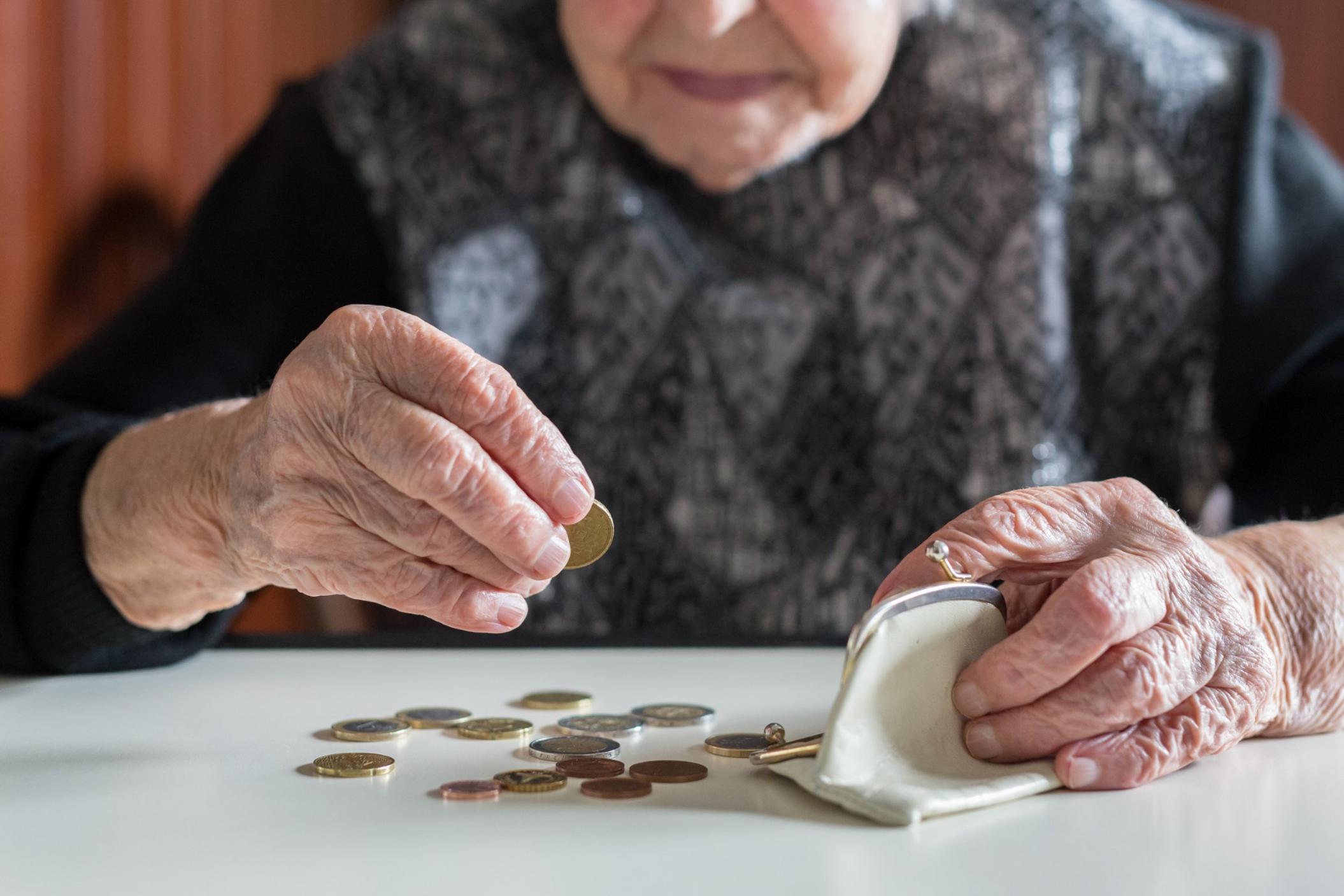 You are currently viewing Alzheimer’s Takes a Financial Toll Long Before Diagnosis, Study Finds